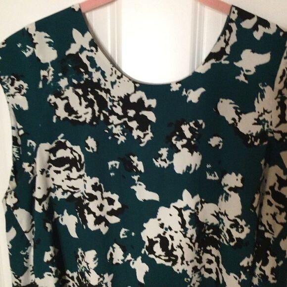 NWOT Banana Republic L Open Back Forest Green Top - Picture 3 of 8